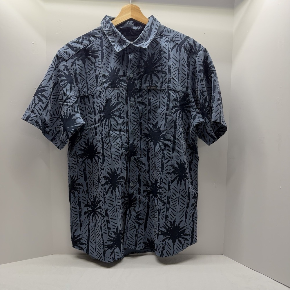 Columbia Mens M Blue Palm Tree AOP Short Sleeve Button Down Shirt, Resortware
